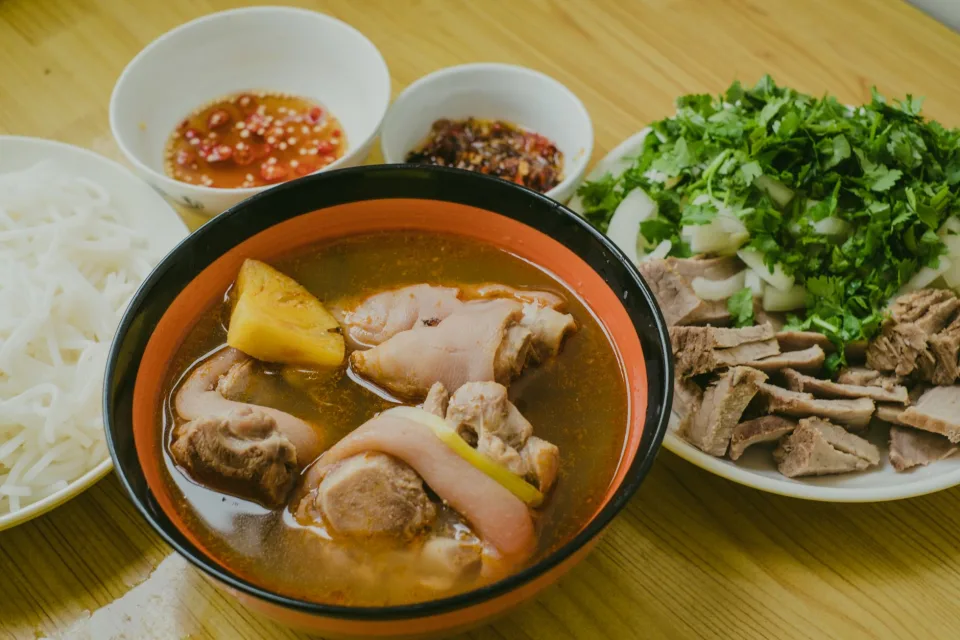 Bàn lớn cho nhóm đông